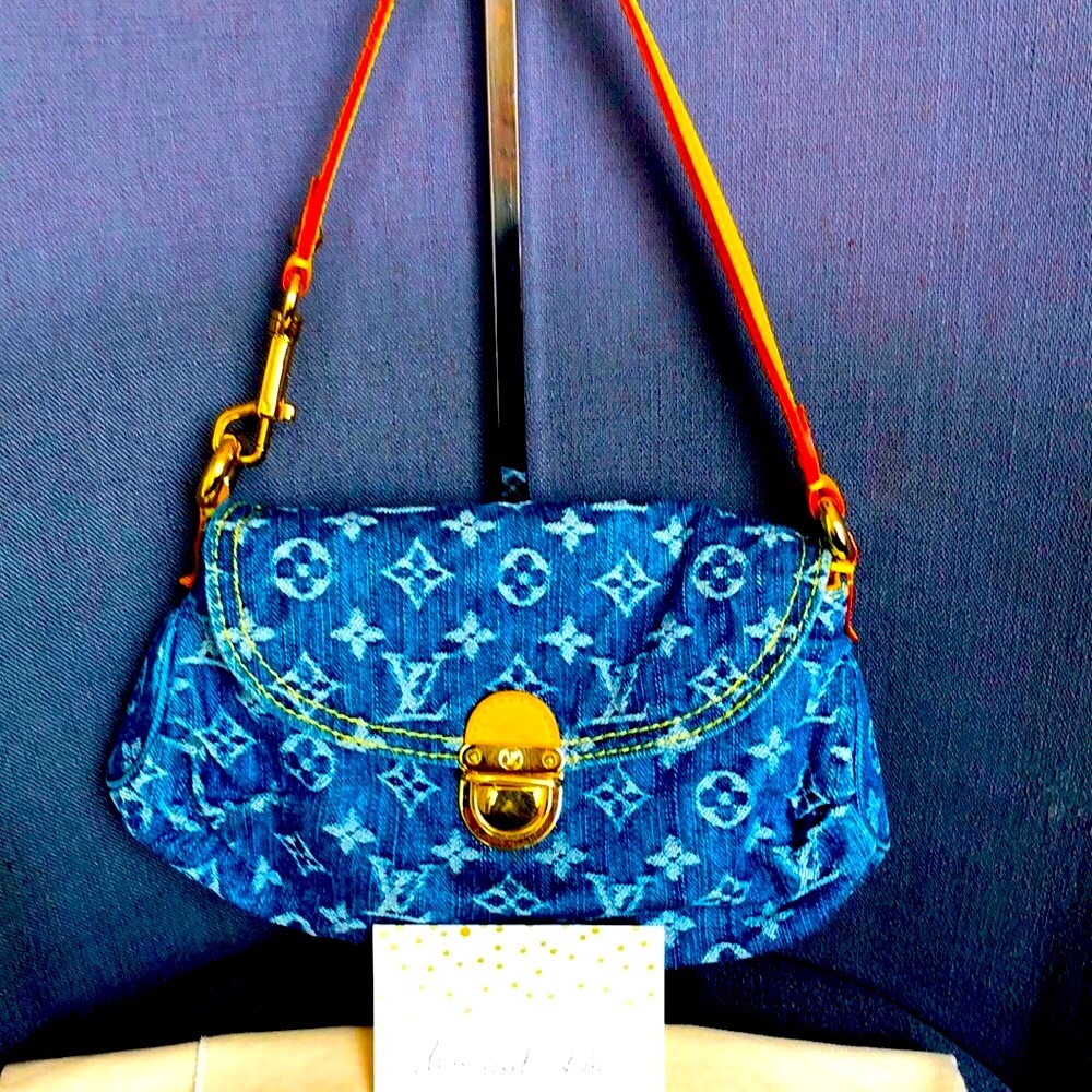 🌼🌼 STUNNING 🌼🌼 Louis Vuitton Denim Pleaty Shoulder